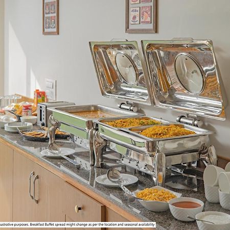 Treebo Premium Tahoora International Hotell Calcutta Exteriör bild