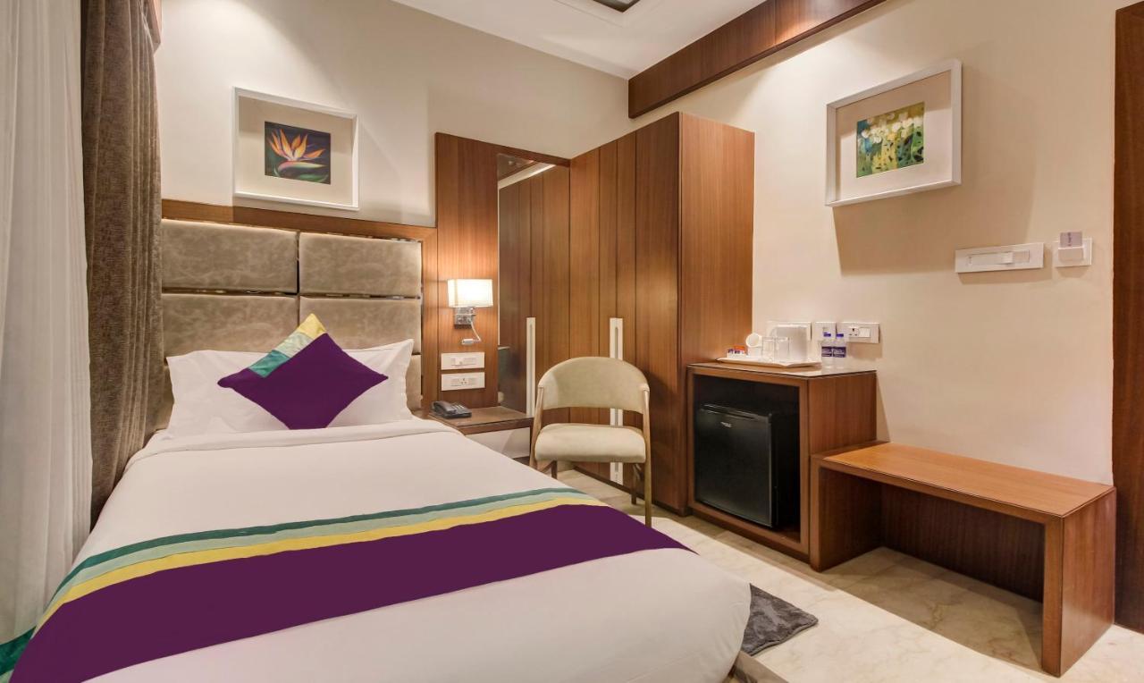 Treebo Premium Tahoora International Hotell Calcutta Exteriör bild
