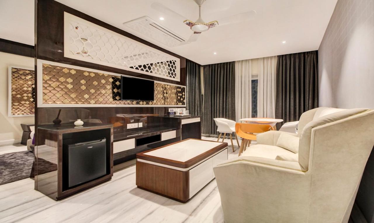 Treebo Premium Tahoora International Hotell Calcutta Exteriör bild